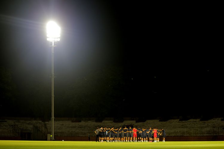 Jelang laga babak 16 besar Piala Dunia U17 2023 Indonesia Timnas Iran melakukan latihan di Stadion Gelora 10 November Surabaya, Jawa Timur, Senin (20/11/2023) malam.