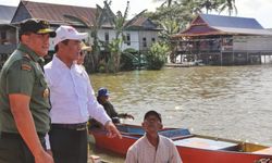 Mentan Beri Bantuan Pertanian bagi Petani Korban Banjir di Soppeng