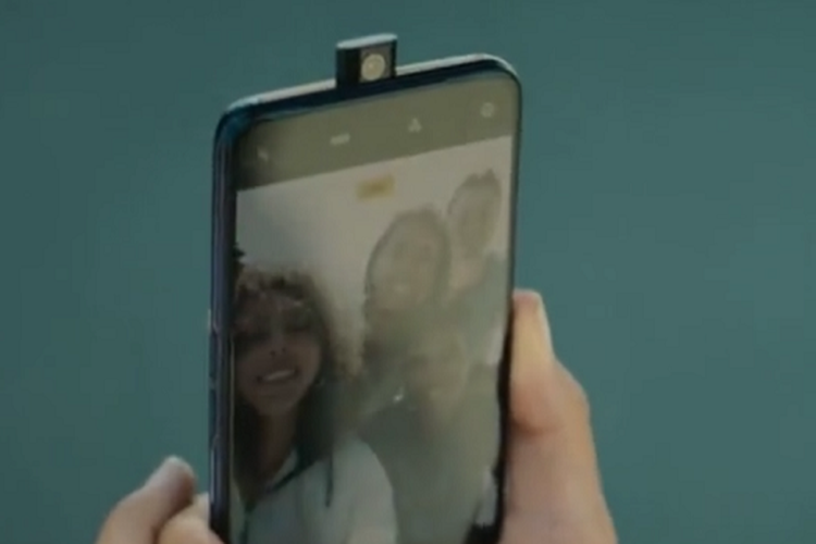 Tangkapan layar Realme X dengan kamera depan pop-up