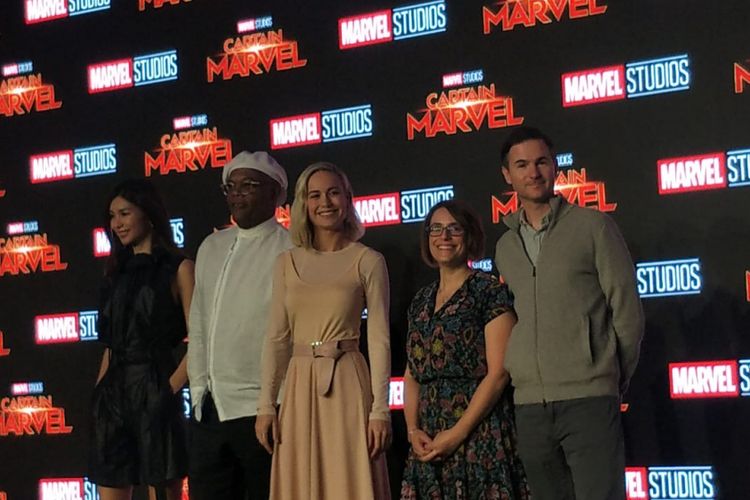 (Dari kiri ke kanan) Gemma Chan (Minn-Erva), Samuel L Jackson (Nick Fury), Brie Larson (Captain Marvel), Anna Boden (sutradara), dan Ryan Fleck (sutradara) hadir dalam jumpa pers film Captain Marvel di Marina Bay Sands, Singapura, Kamis (14/2/2019).