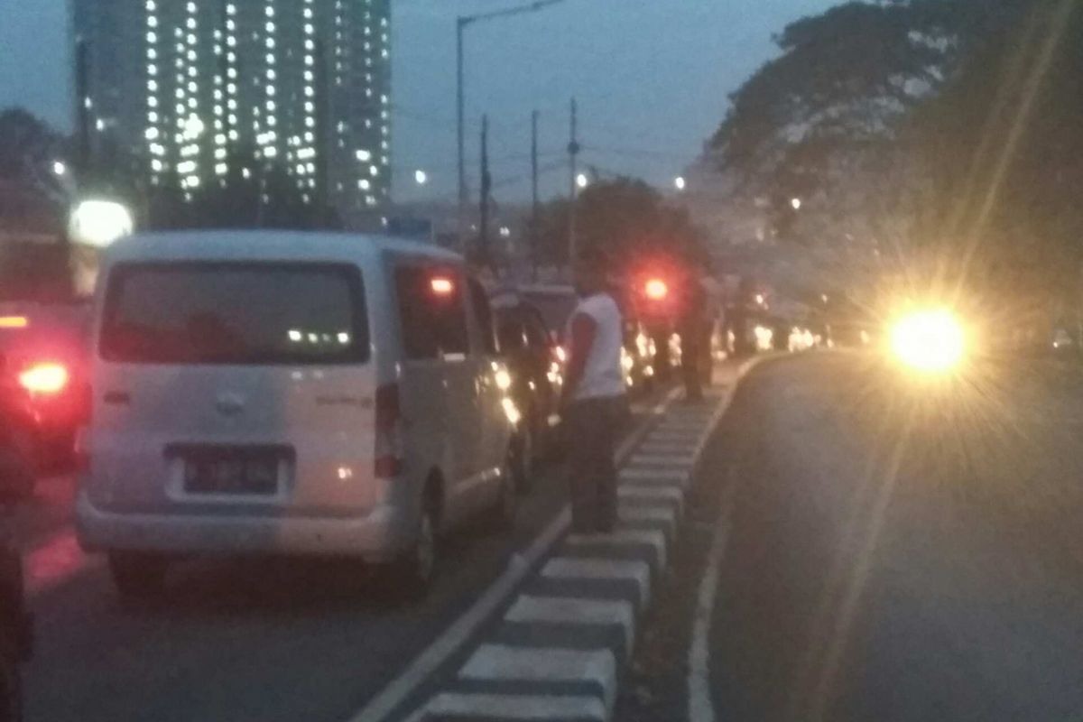 Macet di Jalan Pangeran Antasari arah Jalan TB Simatupang, Rabu (27/9/2017).