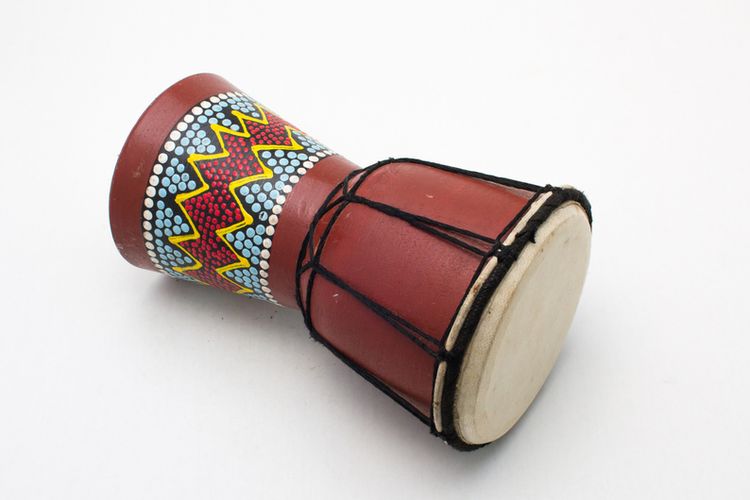 Alat Musik Tradisional Tifa dari Papua, Cara Memainkan, Fungsi, dan Gambar Halaman all - Kompas.com
