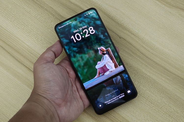 Tampilan depan Realme 14 5G. Ponsel ini dibekali layar AMOLED 6,67 inci dengan resolusi Full HD Plus dan refresh rate 120 Hz.