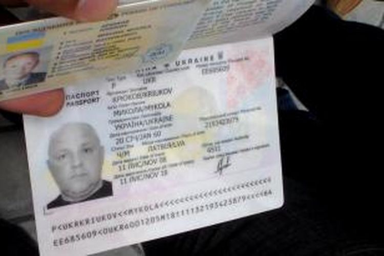 Paspor milik Mykola, pilot berkewarganegaraan ukraina yang ditemukan tewas