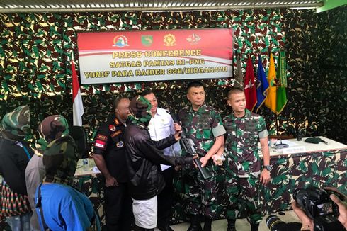 Empat OPM Kembali ke NKRI, Serahkan 1 Senjata M16 dan Amunisi