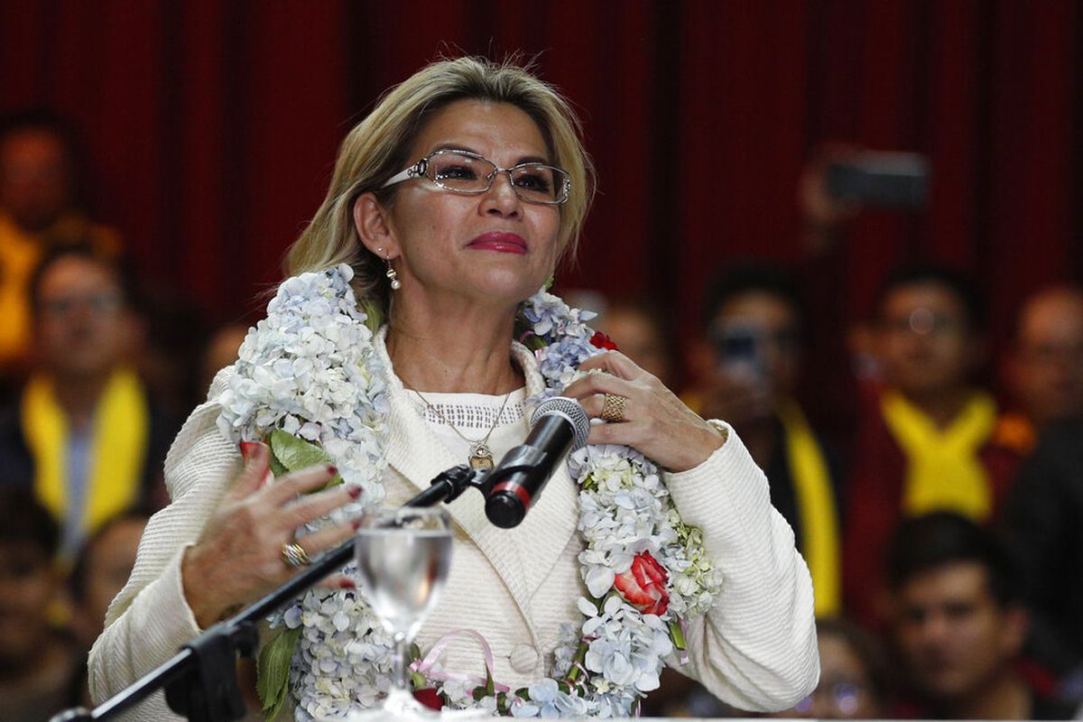 Presiden sementara Bolivia Jeanine Anez berbicara saat upacara pengumuman pencalonannya sebagai calon presiden untuk pemilihan 3 Mei di La Paz, Bolivia, Jumat, 24 Januari 2020. 