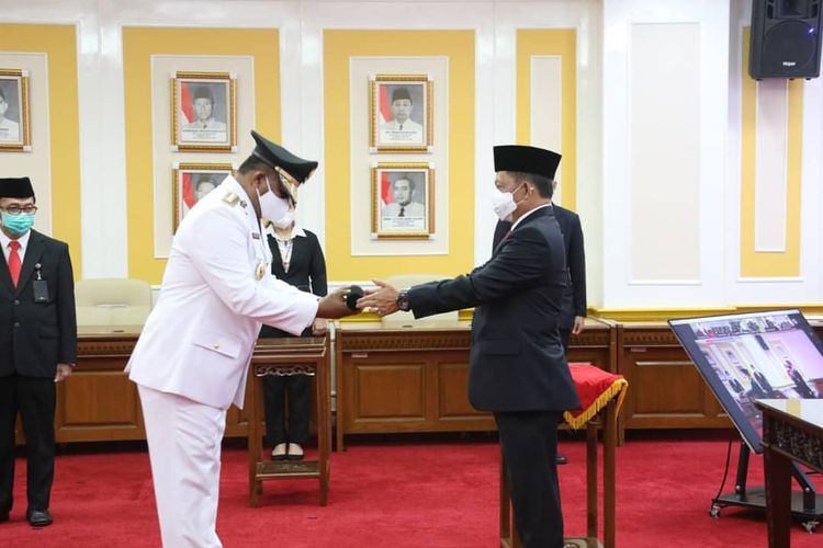 Menteri Dalam Negeri Tito Karnavian melantik Safrizal sebagai Pj Gubernur Kalsel di Jakarta, Senin (15/2/2021). 