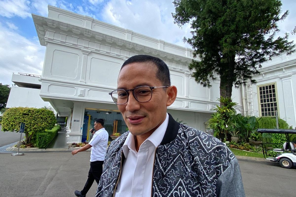 Menteri Pariwisata dan Ekonomi Kreatif Sandiaga Uno di Kompleks Istana Kepresidenan, Jakarta Pusat, Senin (26/2/2024).