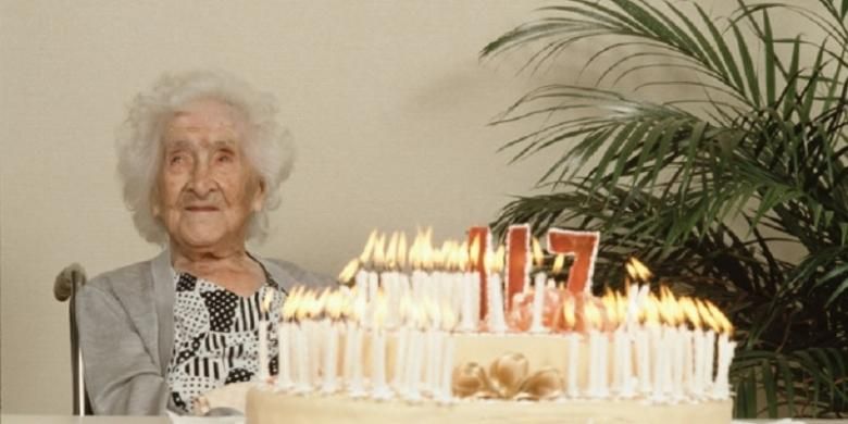 Jeanne Calments saat merayakan ulang tahun ke-117. Warga negara Perancis itu hidup hingga umur 122, meninggal tahun 1997. 