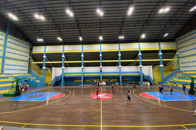 Seorang oknum pengurus Komite Olahraga Nasional Indonesia (KONI) Kota Pontianak diduga bertahun-tahun menguasai aset negara berupa gedung lapangan basket dan sejumlah kios.