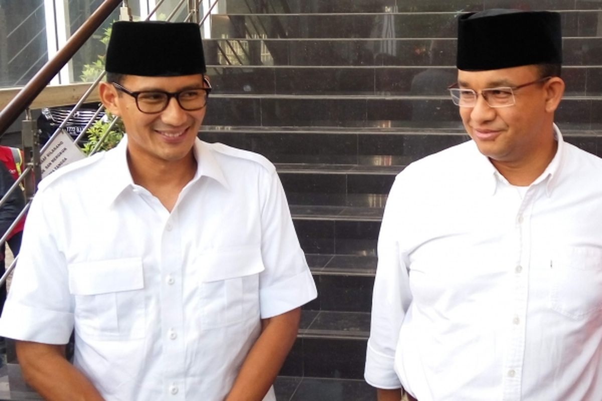 Pasangan calon gubernur dan wakil gubernur DKI Jakarta, Anies Baswedan-Sandiaga Uno saat di kawasan Pulogadung, Jakarta Timur, Senin (13/3/2017).