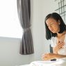 8 Gejala Serangan Jantung Pada Wanita yang Sering Disepelekan