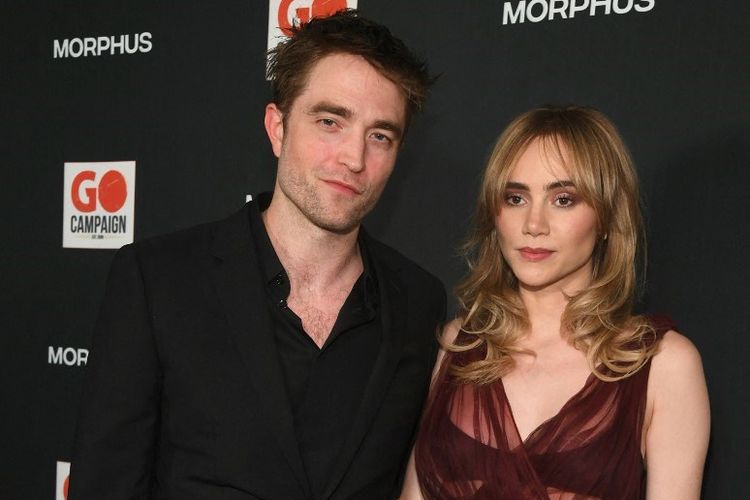 Pasangan Robert Pattinson dan Suki Waterhouse menghadiri acara GO Campaign's Annual Gala 2023 di Citizen News Hollywood, Los Angeles, pada 21 Oktober 2023. 