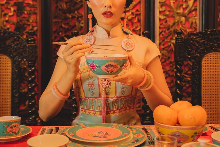 Koleksi Zen Tableware X Ghea Panggabean yang terinspirasi dari budaya Peranakan