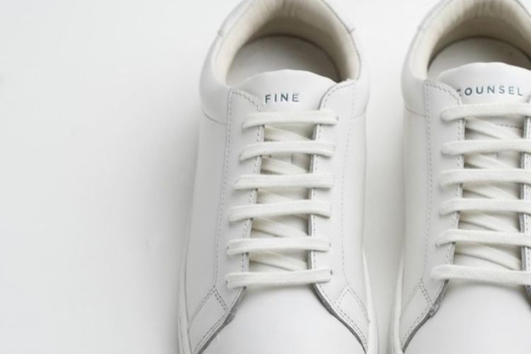 Koleksi sepatu kulit berwarna putih dari brand lokal Fine Counsel.