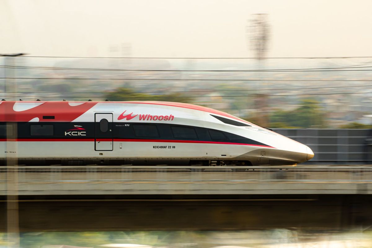 Penumpang Whoosh Tembus 21.900 saat Libur Panjang, Tiket Pagi-Sore Ludes
