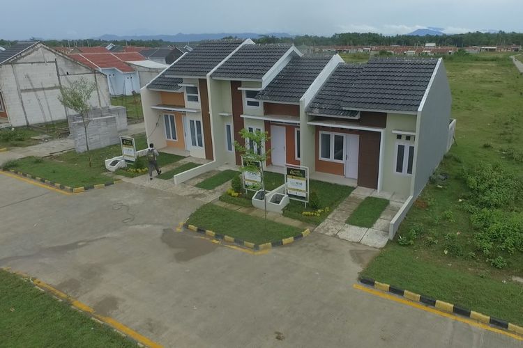Rumah contoh di Daru Estate. Ada beragam tipe rumah yang disediakan oleh developer.
