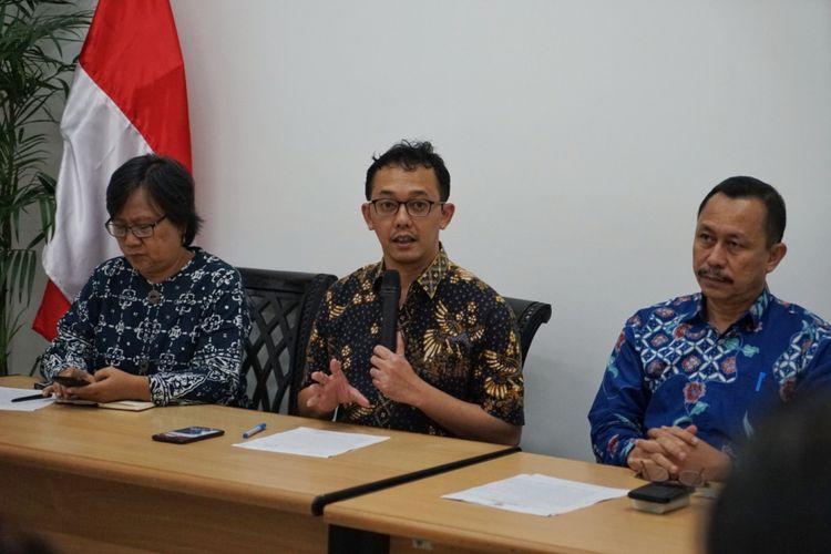 Komisioner Komisi Nasional Hak Asasi Manusia (Komnas HAM) Beka Ulung Hapsara saat memaparkan catatan Komnas HAM terkait debat pertama Pilpres, di kantor Komnas HAM, Menteng, Jakarta Pusat, Jumat (18/1/2019).