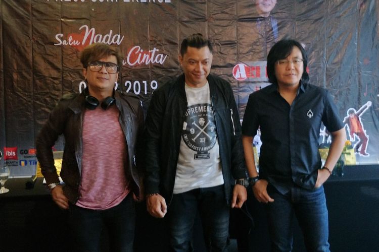Noey Java Jivel bersama perwakilan dari Nada Visual Kreasi Immanuel Hatoguan dan Ari Lasso dalam jumpa pers konser Satu Nada Satu Cinta di Hotel Ibis Kemayoran, Jakarta Pusat, Rabu (6/2/2019).