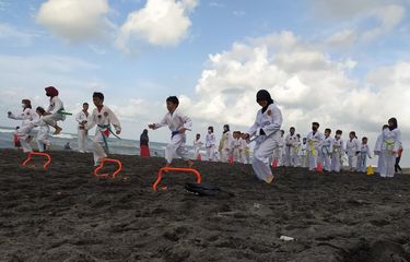 Anak Sekolah Ikut Taekwondo? Ini Manfaat yang Diperoleh Halaman ...