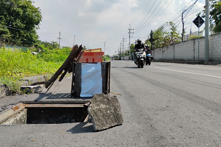 Besi Penutup Gorong-gorong di Sidoarjo Hilang Dicuri, Bikin Bahaya Pengendara