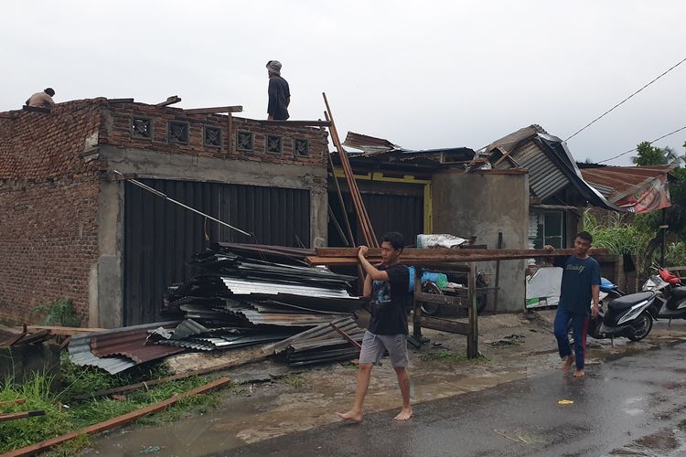 40 Rumah di Deli Serdang Diterjang Angin Kencang, Seng Terbang dan Bangunan Roboh