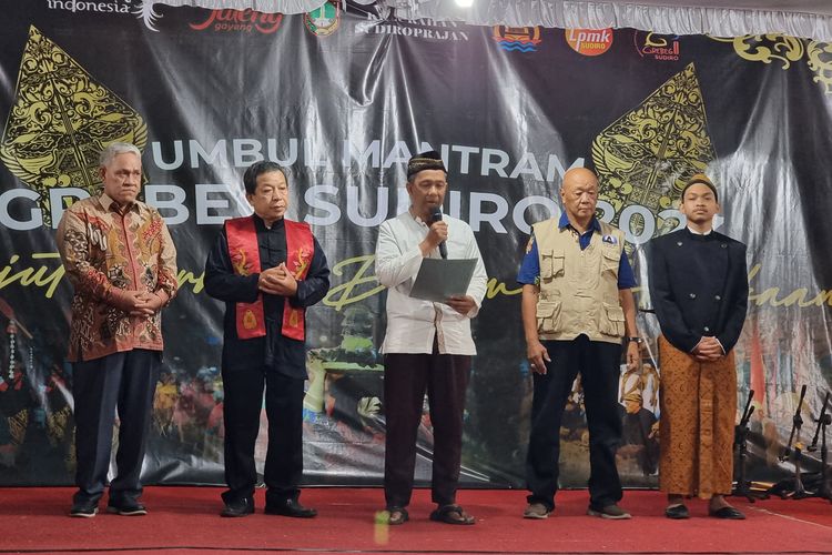 Doa bersama lintas agama saat acara Umbul Mantram di Sudiroprajan, Kota Solo, Kamis (12/1/2023).