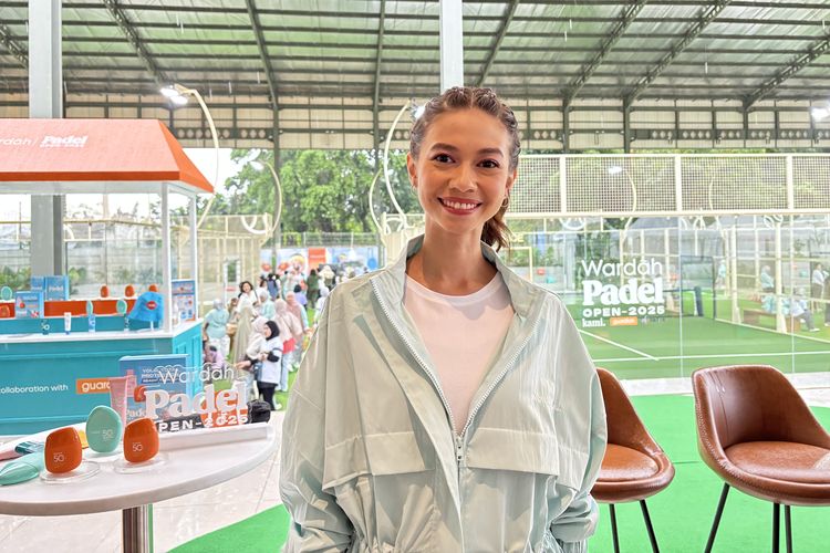 Yuki Kato dalam acara Wardah Padel Open 2025, kompetisi padel pertama di Indonesia yang dikhususkan untuk perempuan, sekaligus peluncuran Wardah Active Protection Sunscreen. Kegiatan ini digelar di Bounce Social Club, Jakarta Selatan, dari Sabtu (8/11/2025) hingga Minggu (9/11/2025).