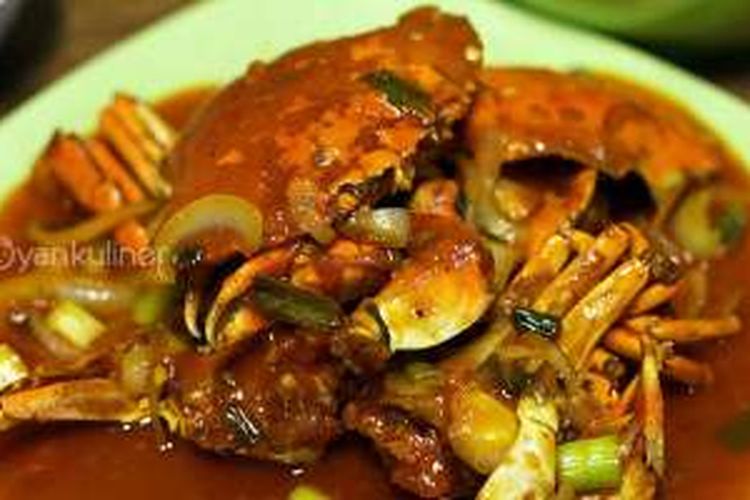 Kepiting goreng saos padang di H. Moel Seafood, Jalan Kalibaru Selatan No. 39 Cirebon, Jawa Barat.