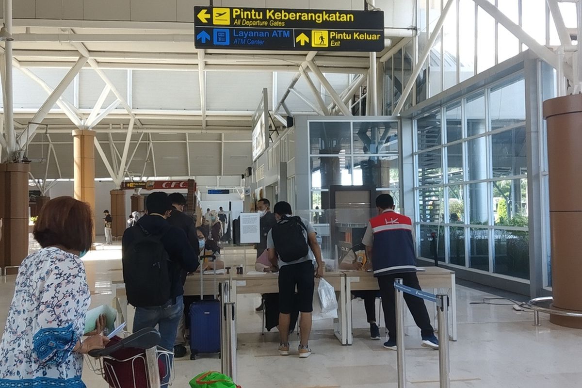 suasana Penumpang di Bandara Internasional Lombok