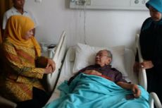 Mau ke Malang, Mensos Mampir Besuk Gus Solah di Surabaya