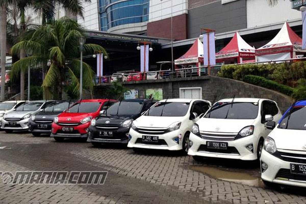 Anggota komunitas Toyota Agya Club Indonesia (TAC). 