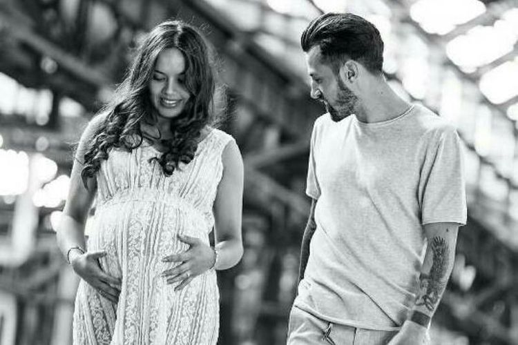 Stefano Lilipaly sedang menanti kelahiran anak pertama, hasil perkawinannya dengan Carmen Rowena. 
