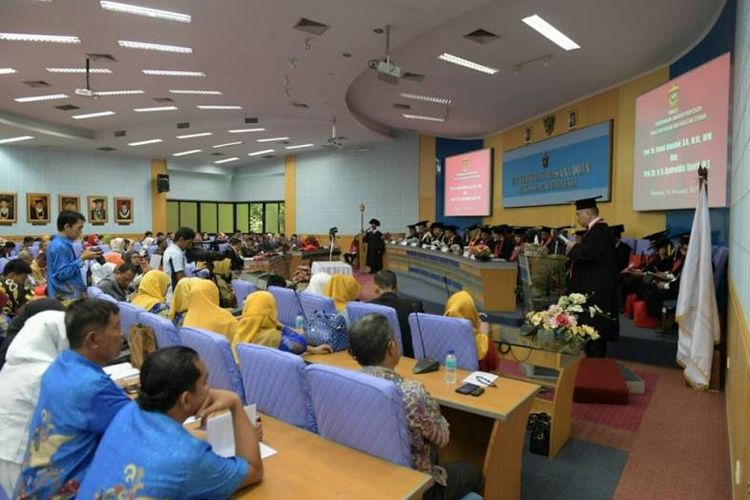 Deputi Pemberdayaan Pemuda Kementerian Pemuda dan Olahraga (Kemenpora), Prof. Dr. Faisal Abdullah, S.H., M.Si., DFM, menyampaikan Pidato Penerimaan Jabatan Profesor pada Pengukuhan Guru Besar Fakultas Hukum Universitas Hasanuddin, Makassar, Sulawesi  Selatan, Selasa (14/11).