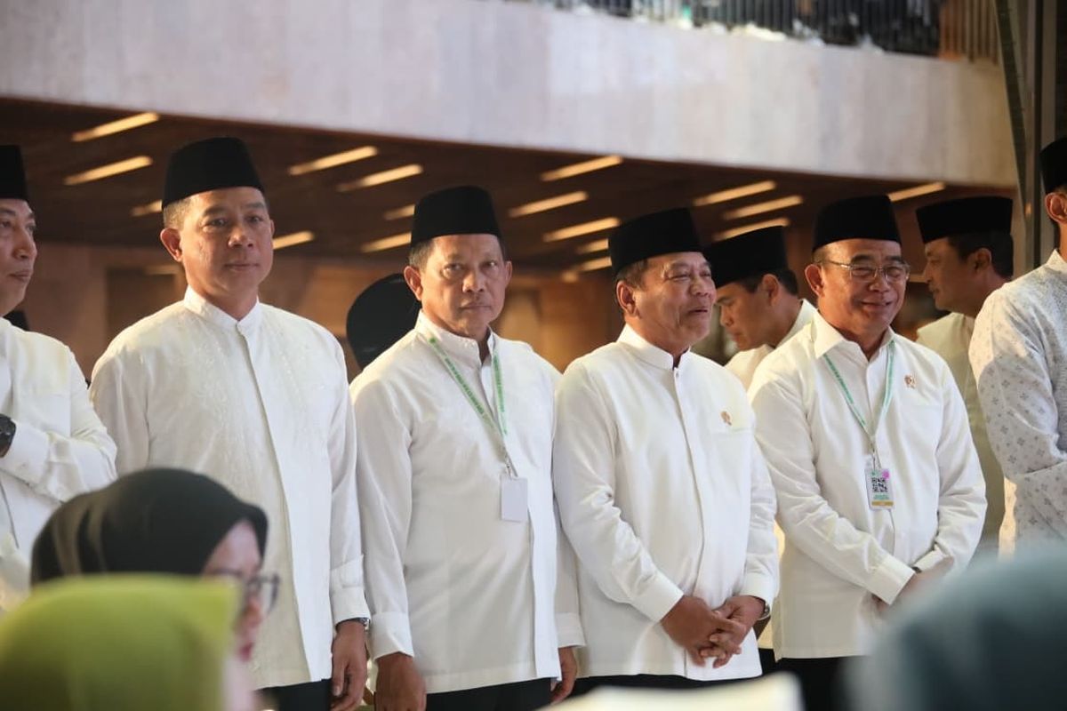 Menteri Dalam Negeri (Mendagri) Muhammad Tito Karnavian bersama Presiden Republik Indonesia Prabowo Subianto dan jajaran Kabinet Merah Putih menghadiri Pengukuhan dan Ta?aruf Pengurus Majelis Ulama Indonesia (MUI) periode 2025?2030 di Masjid Istiqlal, Jakarta, Sabtu (7/2/2026).