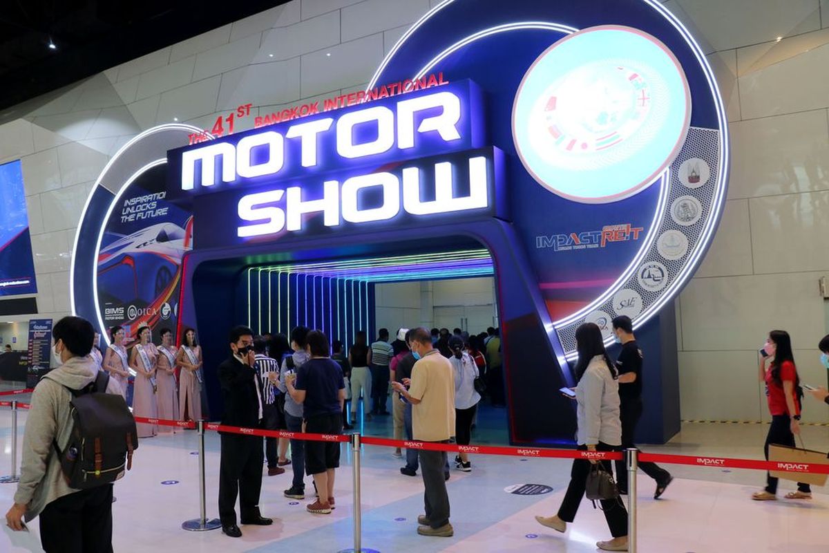 Penyelenggaraan Bangkok International Motor Show (BIMS) 2020 dengan protokol kesehatan yang ketat.