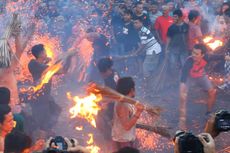 Perang Api, Tradisi Menyambut Nyepi di Lombok