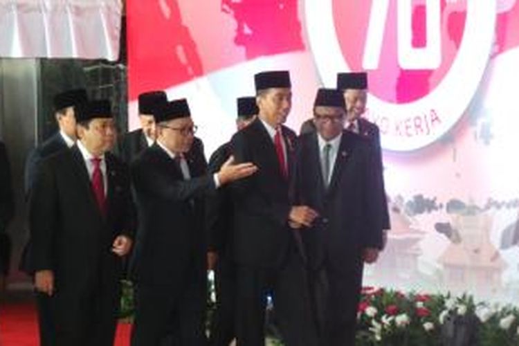 Ketua DPR Setya Novanto, Ketua MPR Zulkifli Hasan, Presiden Joko Widodo, dan Wakil Ketua Oesman Sapta menghadiri acara Sidang Tahunan MPR di Gedung Parlemen, Senayan, Jakarta, Jumat (14/8/2015) pagi.