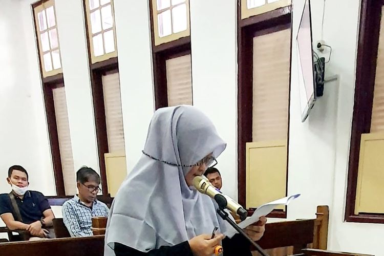 dr Tengku Gita Aisyahrita saat mengikuti sidang di Pengadilan Negeri Medan