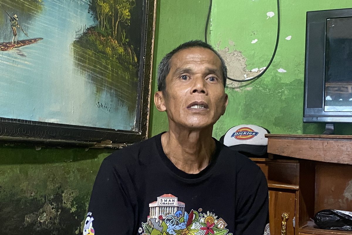Alvi Noviardi salah seorang guru di Kabupaten Sukabumi, saat ditemui Kompas.com di kediamannya, Jumat (29/11/2024).