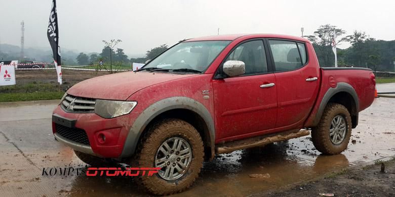 Mitsubishi Strada Triton, penguasa kabin ganda di Indonesia.