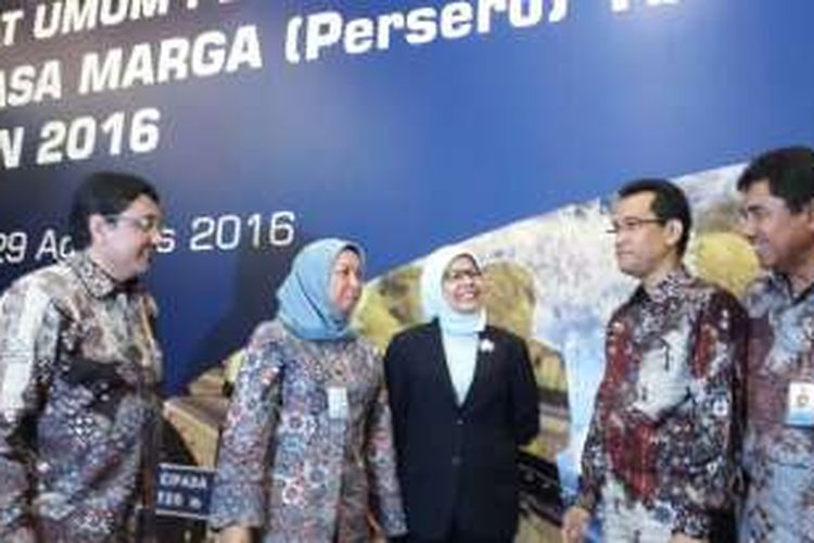 (Paling tengah) Direktur Utama Baru Jasa Marga, Desi Arryani.