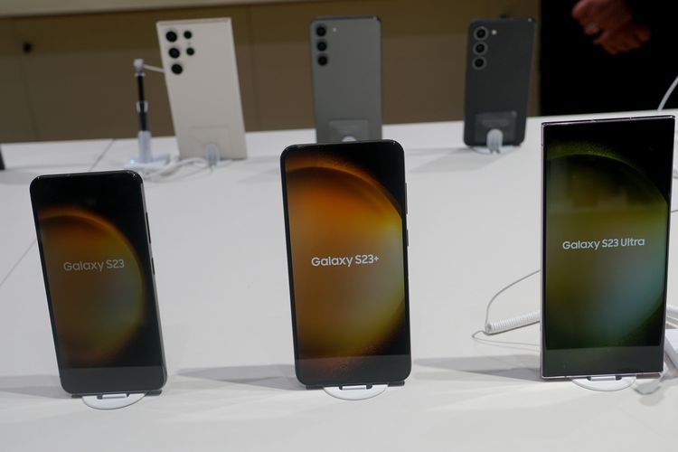 Samsung Galaxy S23 series (reguler, Plus, dan Ultra).
