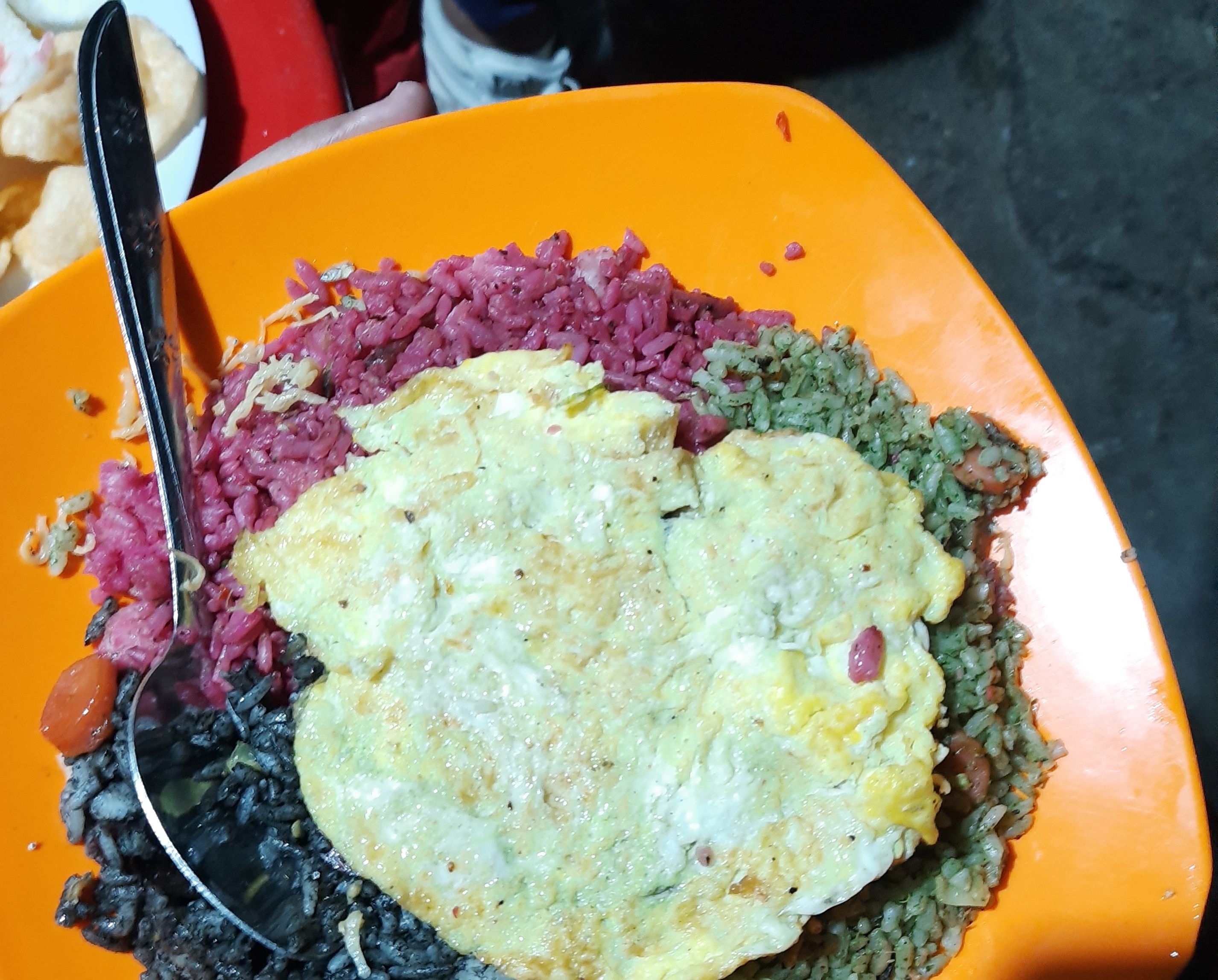 Mencicipi Nasi Goreng Pelangi di Jakarta Selatan, 3 Warna Nasi dalam 1 Piring