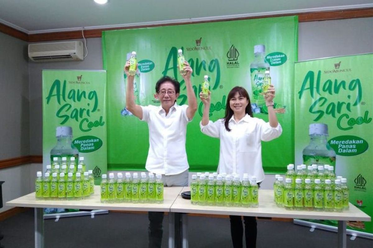 Direktur Sido Muncul Irwan Hidayat luncurkan produk Alang Sari kemasan siap minum, Jumat (21/10/2022) (Kompas.com/ Nada Zeitalini Arani)