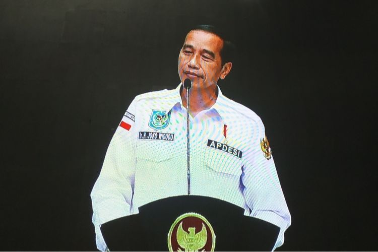 Presiden Joko Widodo saat menghadiri Silaturahim Nasional APDESI 2022 di Istora Senayan, Jakarta, Selasa (29/3/2022).