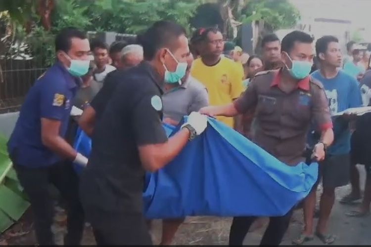 Kuli angkut gabah di Kabupaten Ngawi tewas setelah terjatuh dari truk toing yang digunakan untuk mengangkut gabah dari sawah untuk dipindahkan ke truk lainnya. Korban meninggal di lokasi kejadiaan dengan luka pada bagian kepala sementara rekan korban lainnya di larikan ke RSUD Ngawi