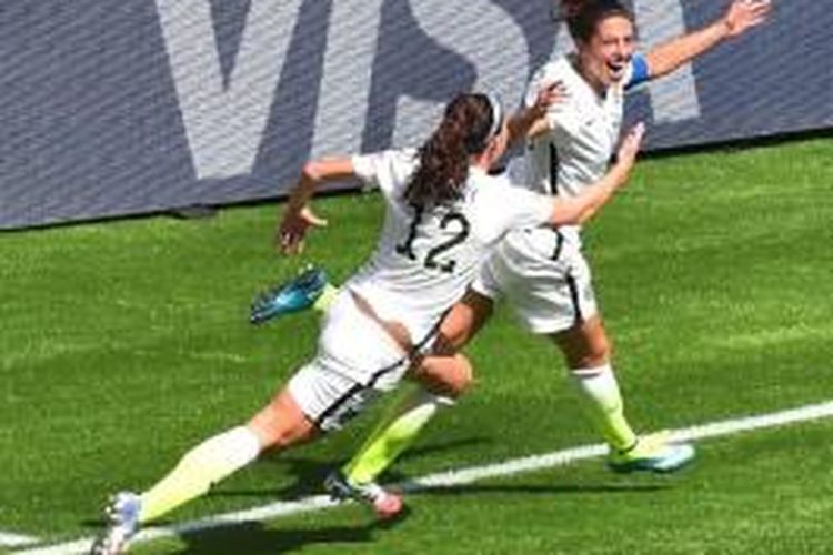 Kapten AS, Carli Lloyd, mencetak dua rekor pada final Piala Dunia Wanita 2015, gol tercepat dan hat-trick pertama. 