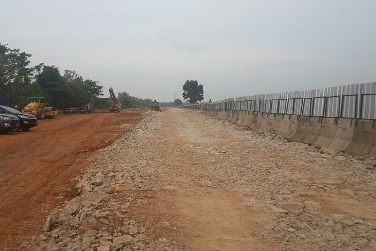 Proyek jalan akses menuju Pelabuhan Patimban di Subang, Jawa Barat.