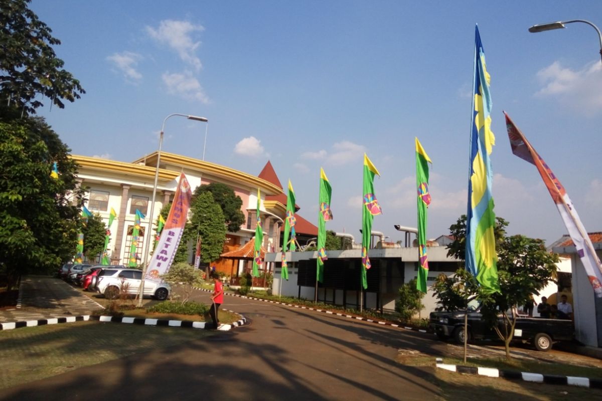 Persiapan yang dilakukan di Perkampungan Budaya Betawi (PBB) di Setu Babakan, Jagakarsa, Jakarta Selatan yang akan menjadi lokasi perayaan Lebaran Betawi pada 28-30 Juli 2017.